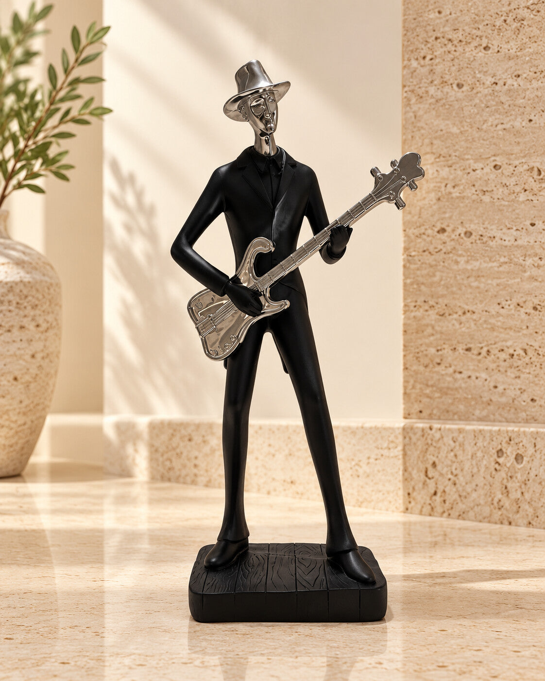 Sculpture guitariste noire et argentée | Atlas Maison