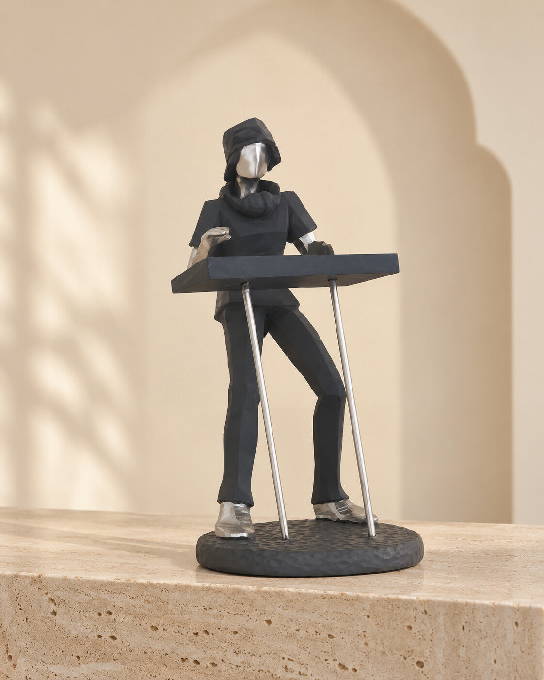 Sculpture claviériste noire et argentée | Atlas Maison