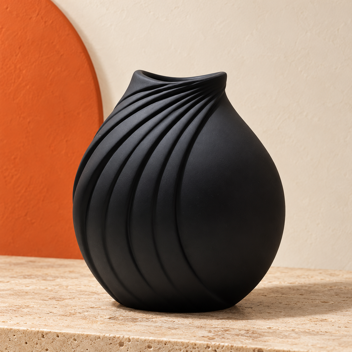 Vase décoratif noir sculptural – Sillage