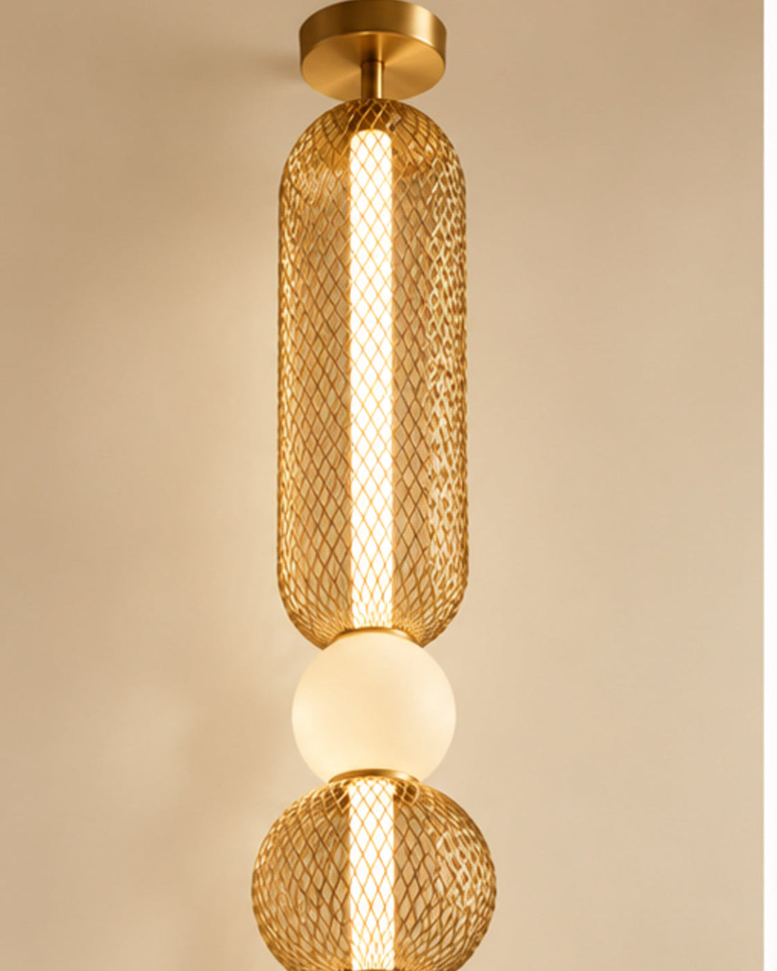 Suspension LED verticale dorée et opaline | Atlas Maison