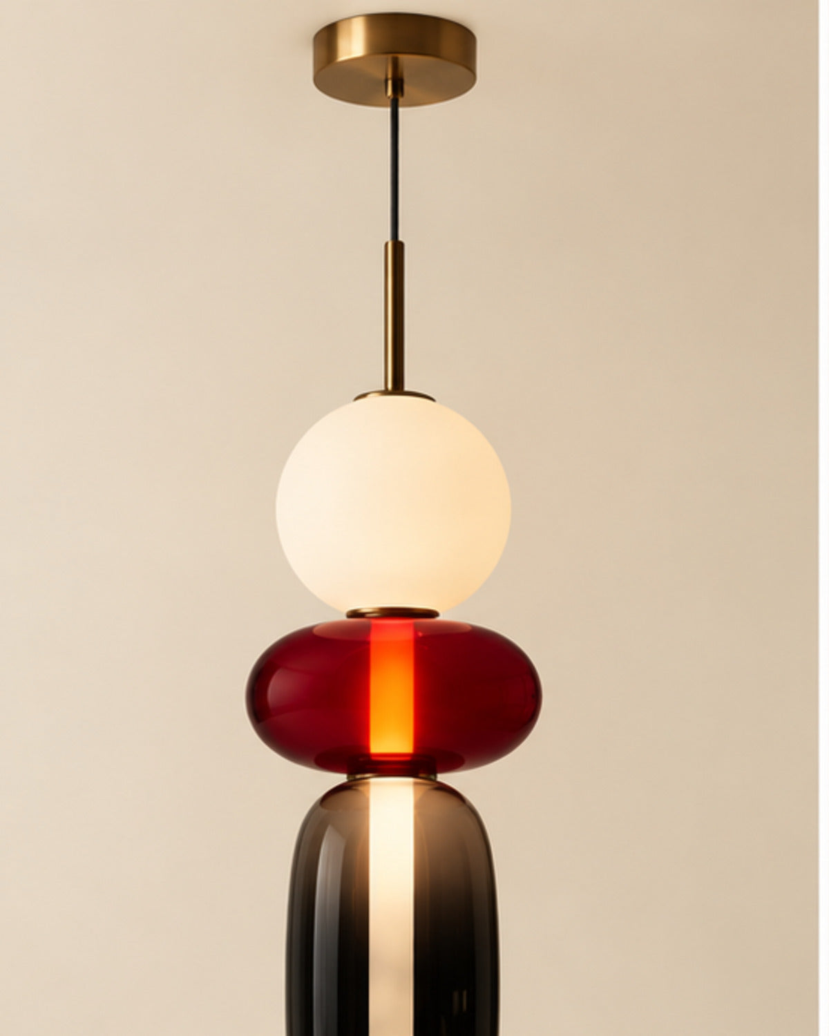 Suspension LED en verre rouge et fumé | Atlas Maison