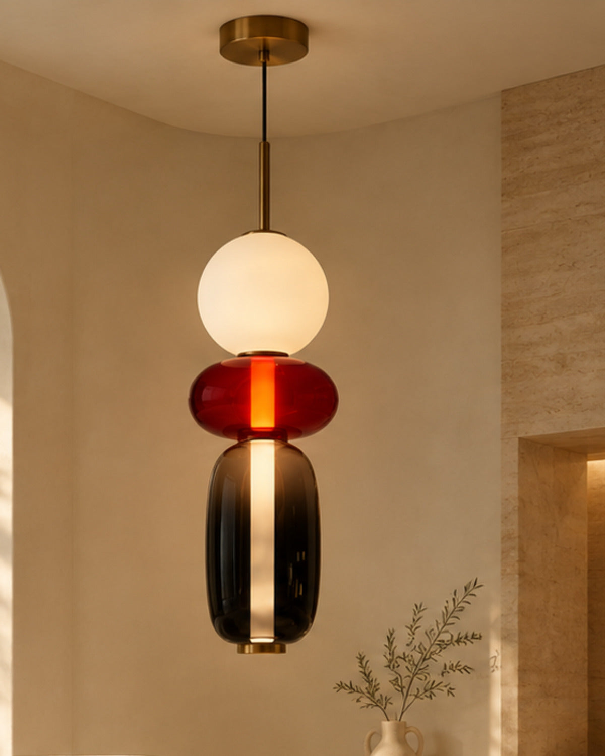 Suspension LED en verre rouge et fumé | Atlas Maison
