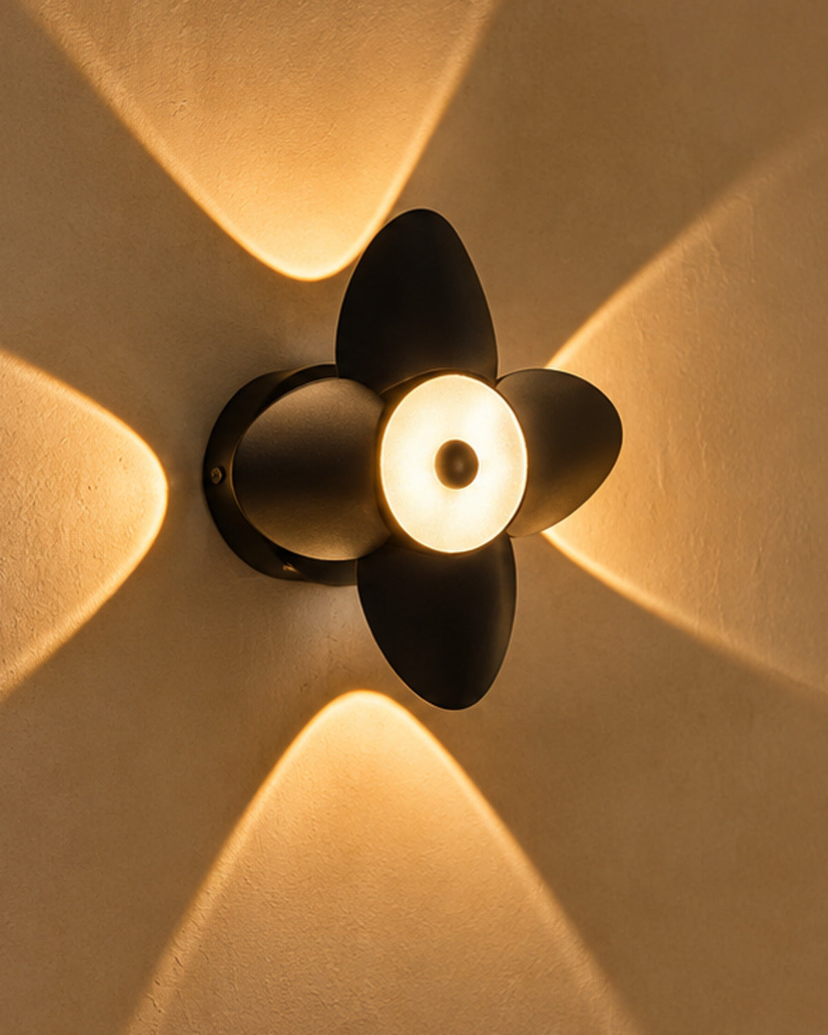 Applique murale LED noire en forme de fleur | Atlas Maison