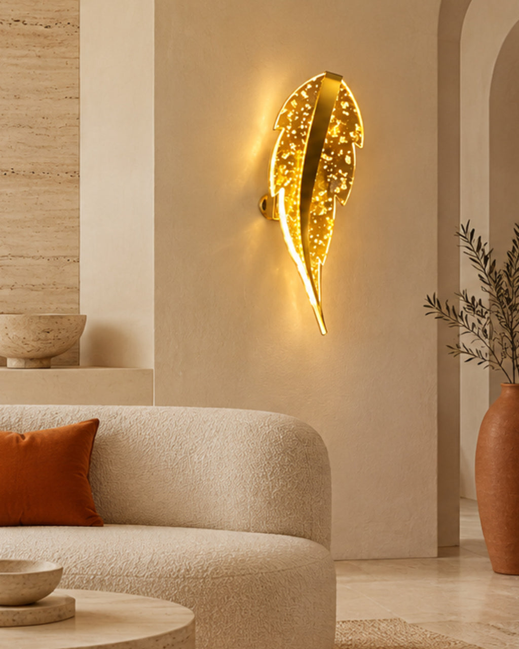 Applique murale LED dorée en forme de plume | Atlas Maison