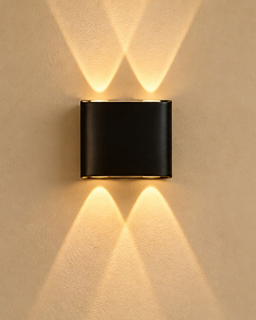 Applique murale LED noire à quatre faisceaux | Atlas Maison