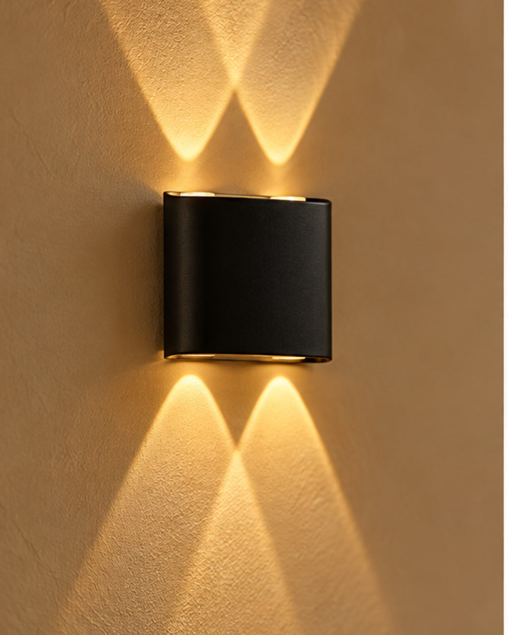 Applique murale LED noire à quatre faisceaux | Atlas Maison