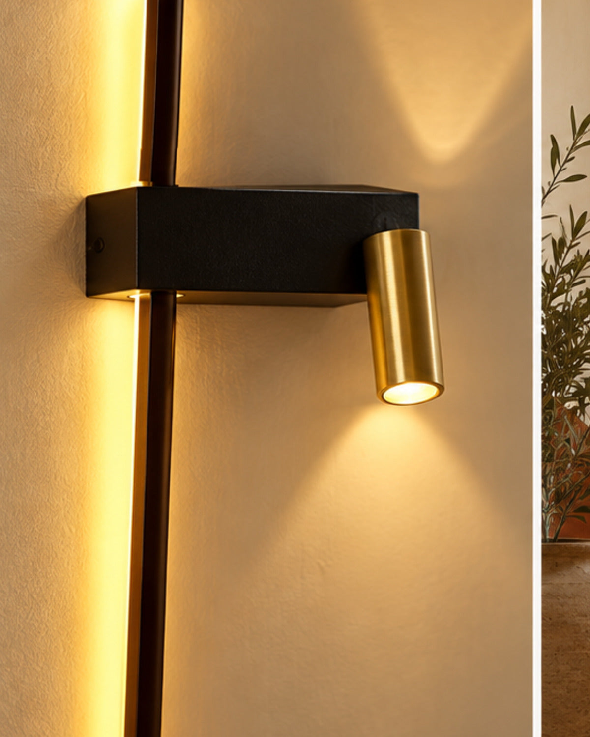 Applique murale LED verticale noire et dorée | Atlas Maison