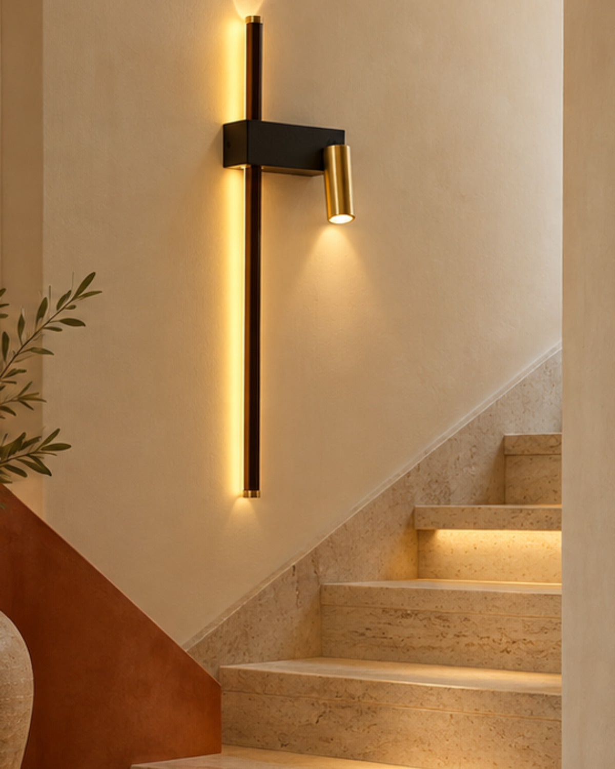 Applique murale LED verticale noire et dorée | Atlas Maison